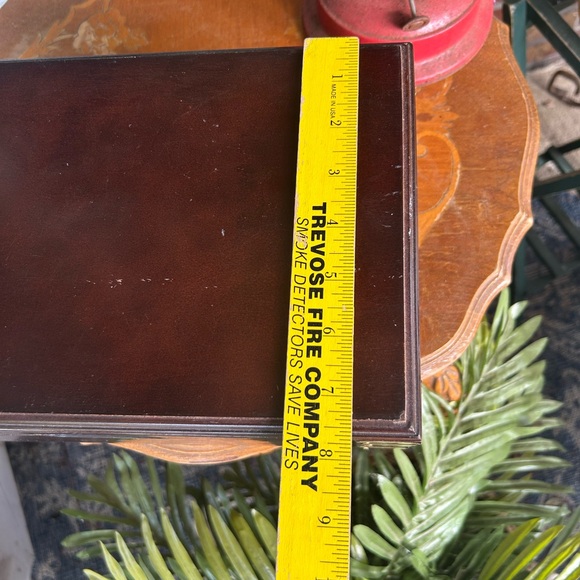 Vintage Wooden Jewelry Box with Brass Accents - Picture 14 of 15